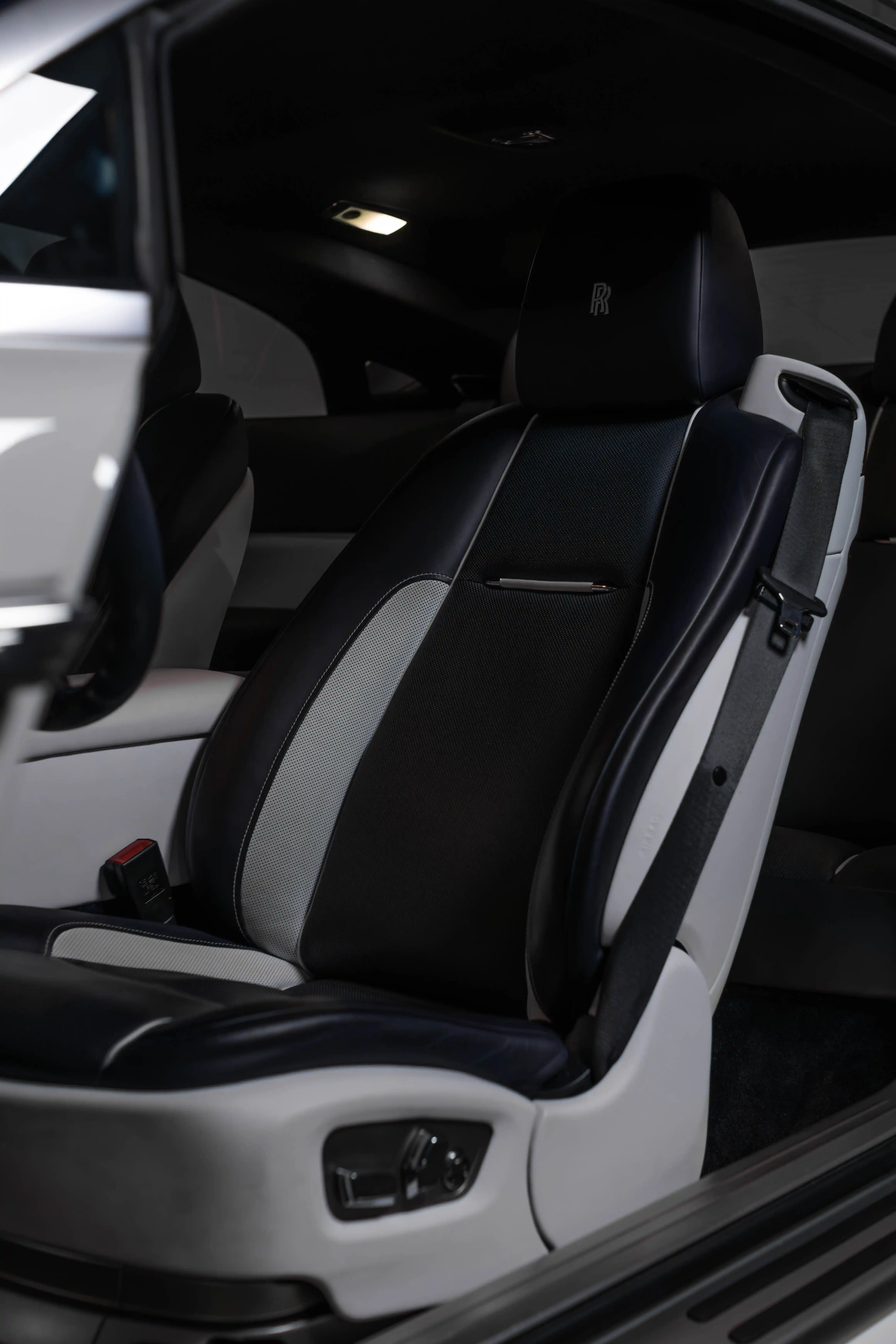 Rolls Royce - Image 15